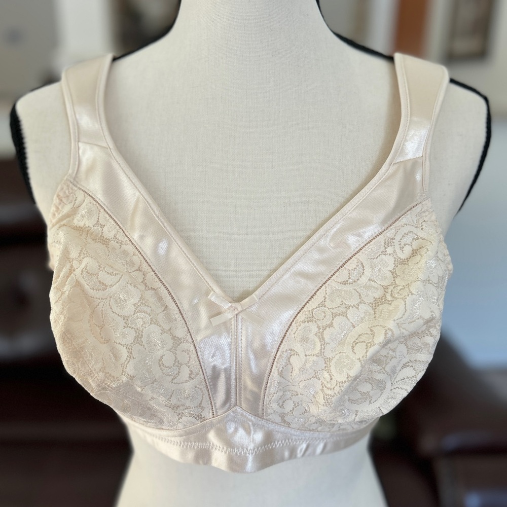 1980s Almond Satin Floral Look Lace Bow Detail Bra by Playtex-40C Never Worn